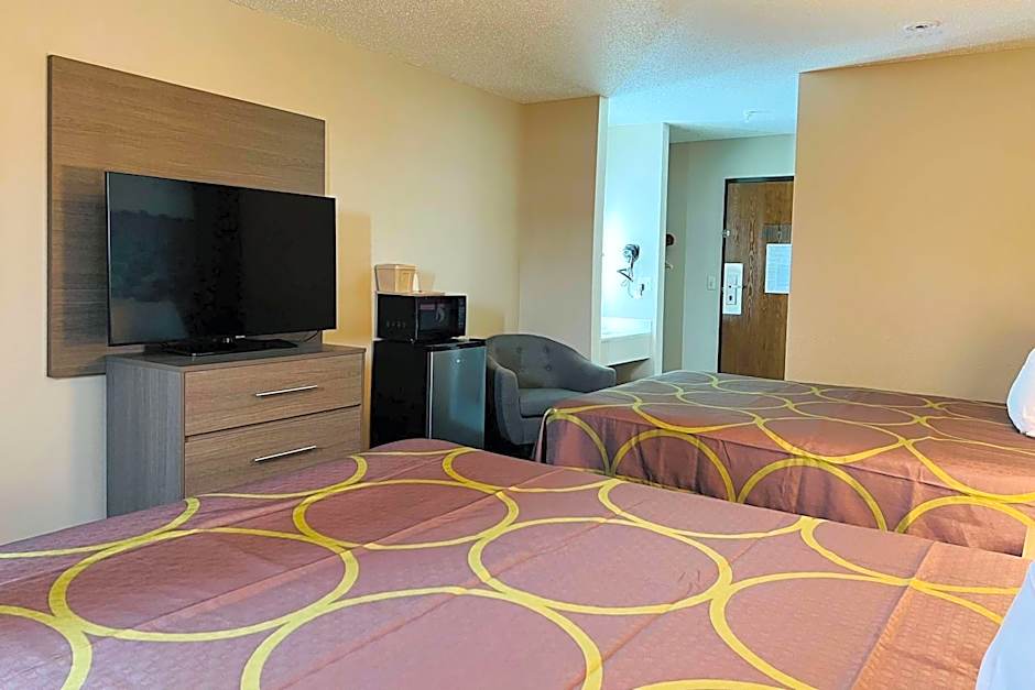 Super 8 by Wyndham Pratt