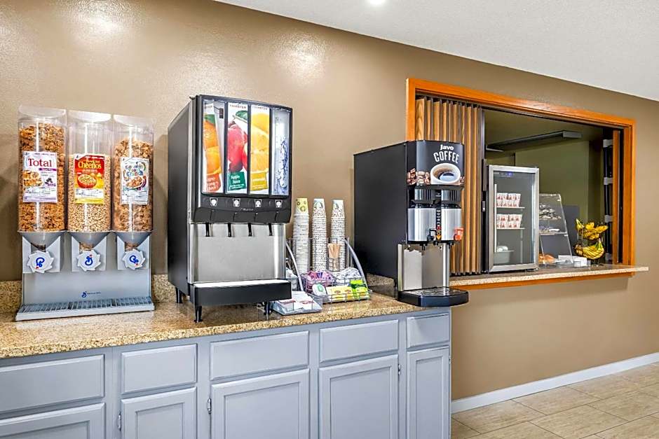 Super 8 by Wyndham La Crosse