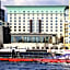 Canary Riverside Plaza Hotel