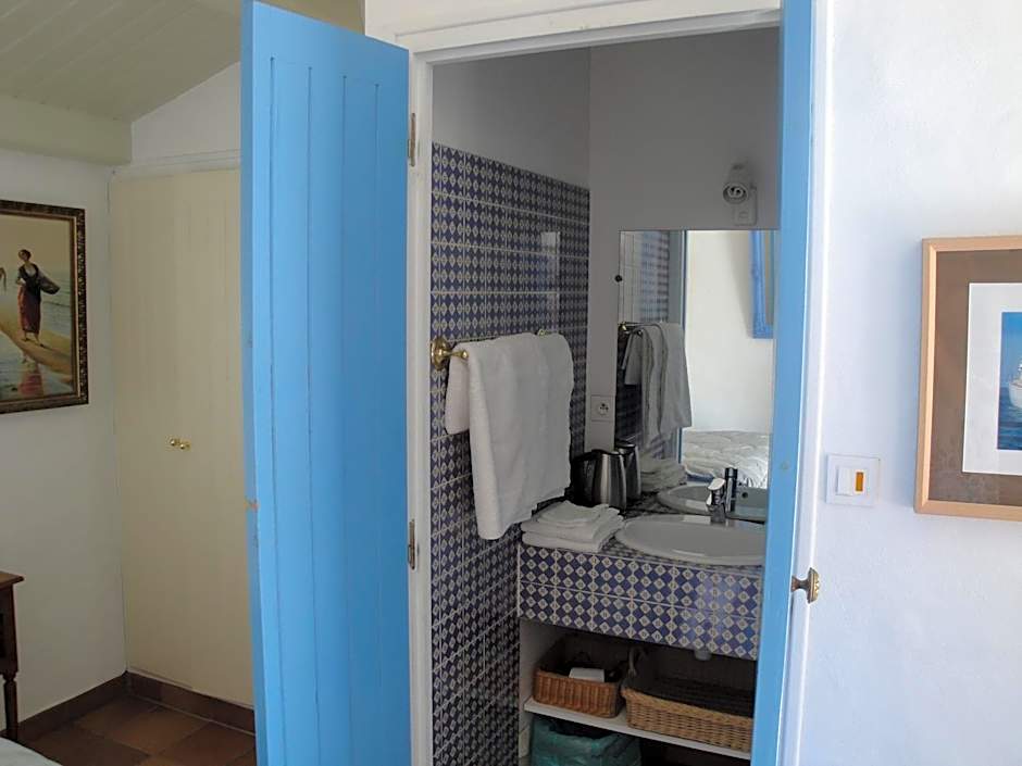 Le Buzet Bleu Bed & Breakfast