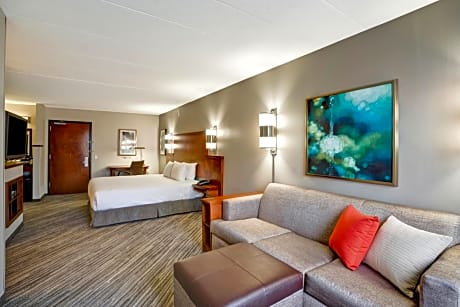 King Room with Roll-In Shower - Disability Access