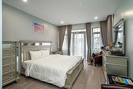 Studio Suite Balcony Garden View