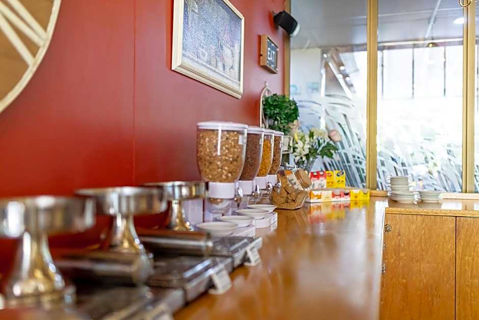 Charbonnier Motor Inn