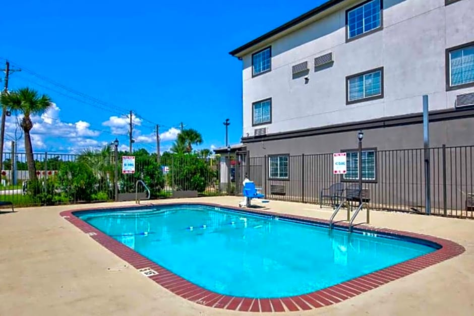 Oyo Townhouse Sulphur,LA Extended Stay I-10