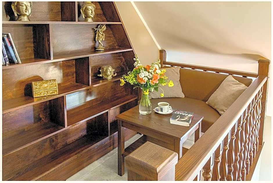 Mandarin Restoran & Hostel