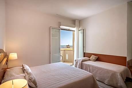 Triple Room with Balcony and Sea View