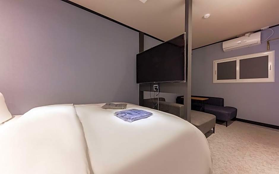 Cheonan Hotel Check-in