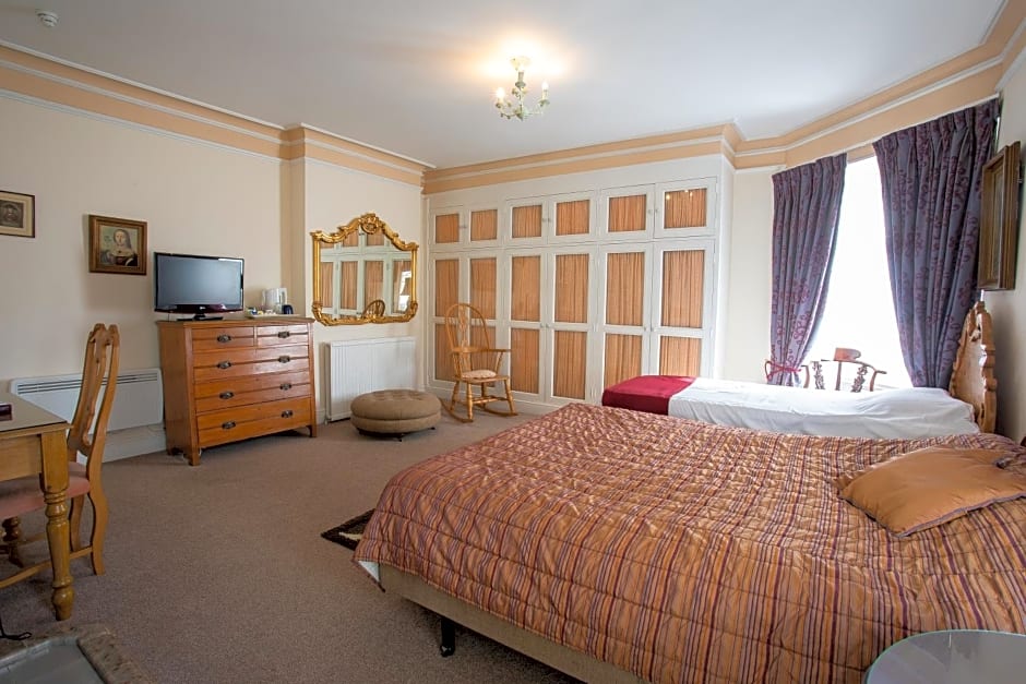 Fines Bayliwick Hotel