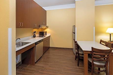 1 King Bed, Deluxe Mobility/Hearing Accessible Suite, Non-Smoking