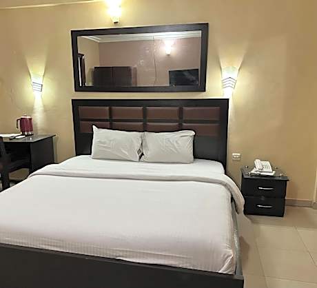 Whitehouse Msquare Hotel