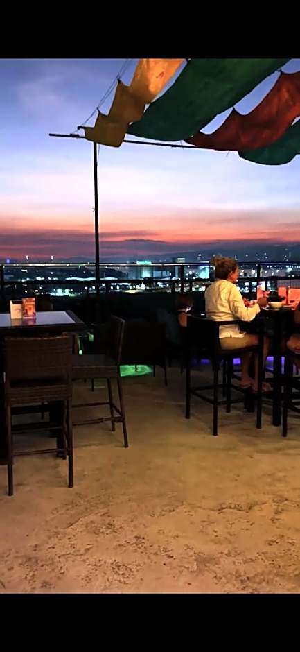 Sempre Premier Inn Mactan Airport Hotel