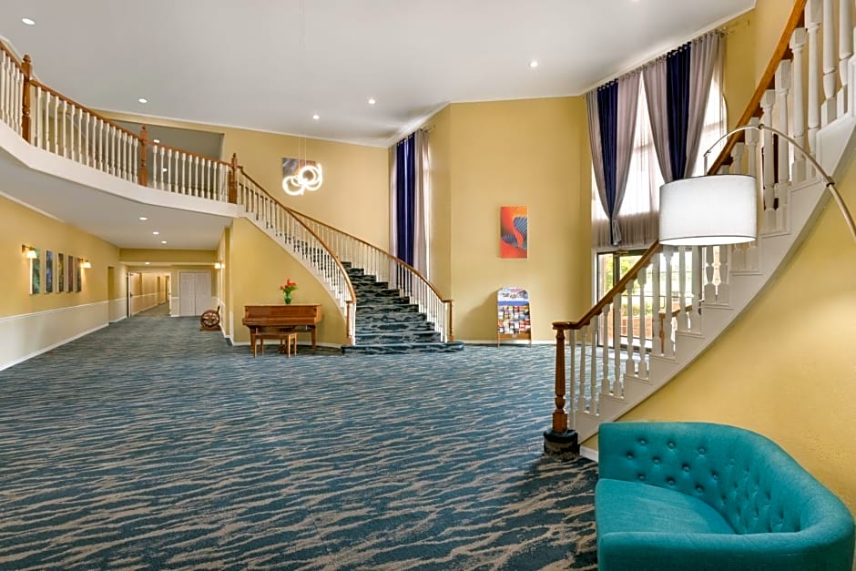 Days Inn and Suites by Wyndham Sikeston