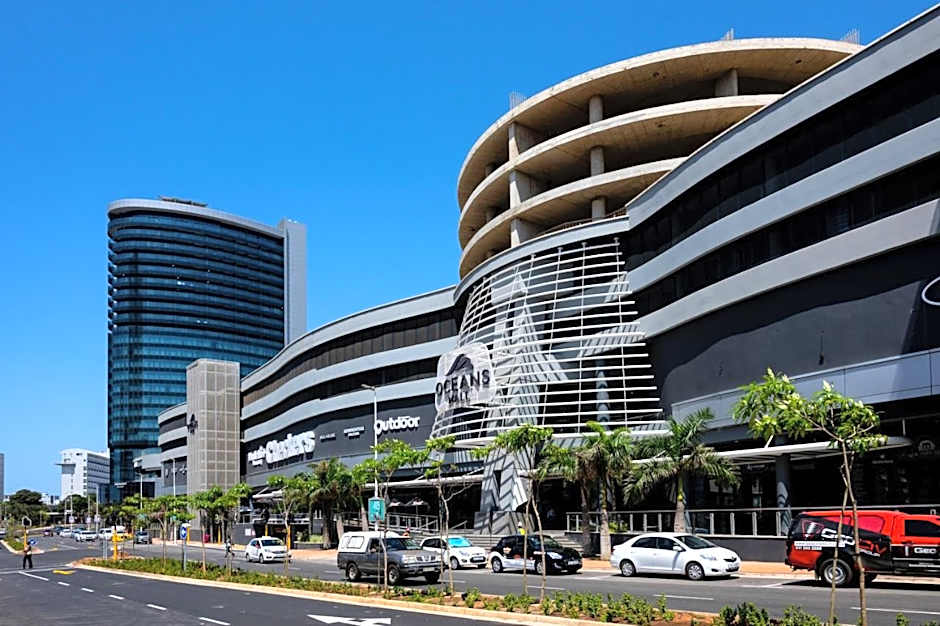 Opulent Oceans Apartment 2505 with Sea Views