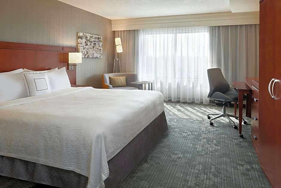 Courtyard by Marriott Kingston Highway 401/Division Street