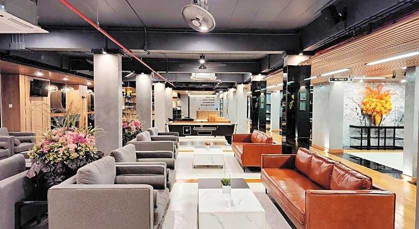 12 The Residence Hotel & Apartment