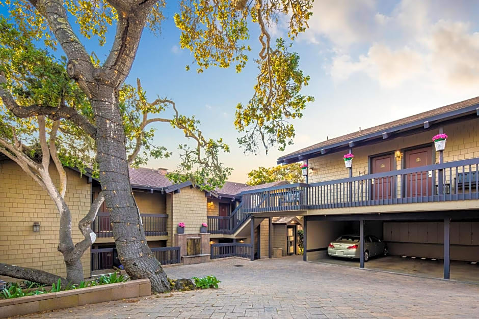Carriage House Inn