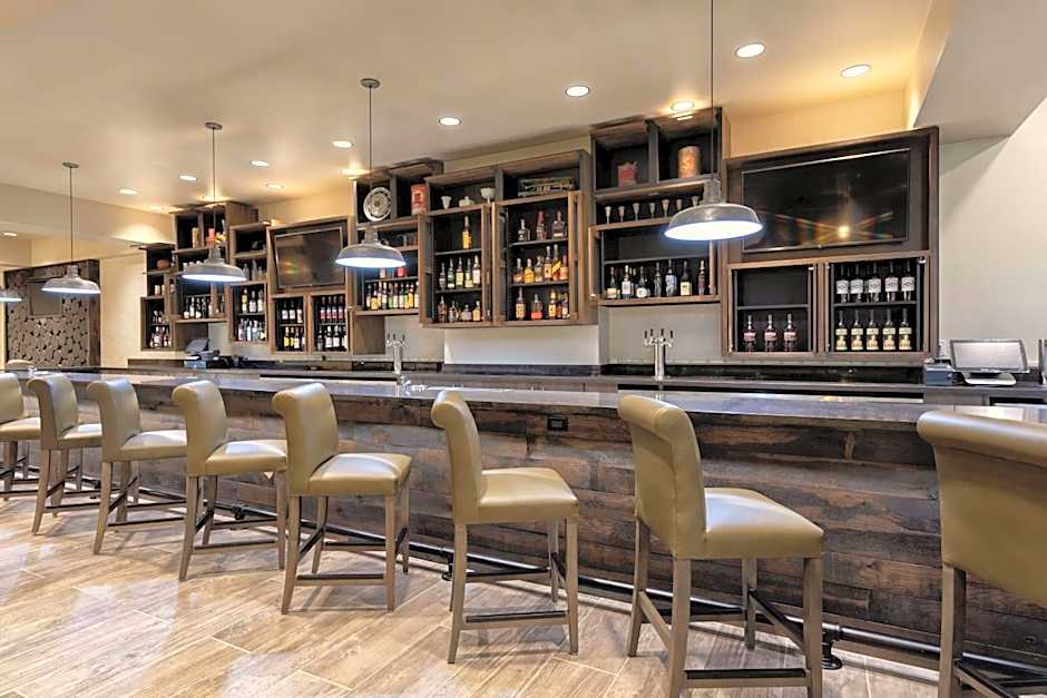 Embassy Suites By Hilton Hotel Tulsa-I-44