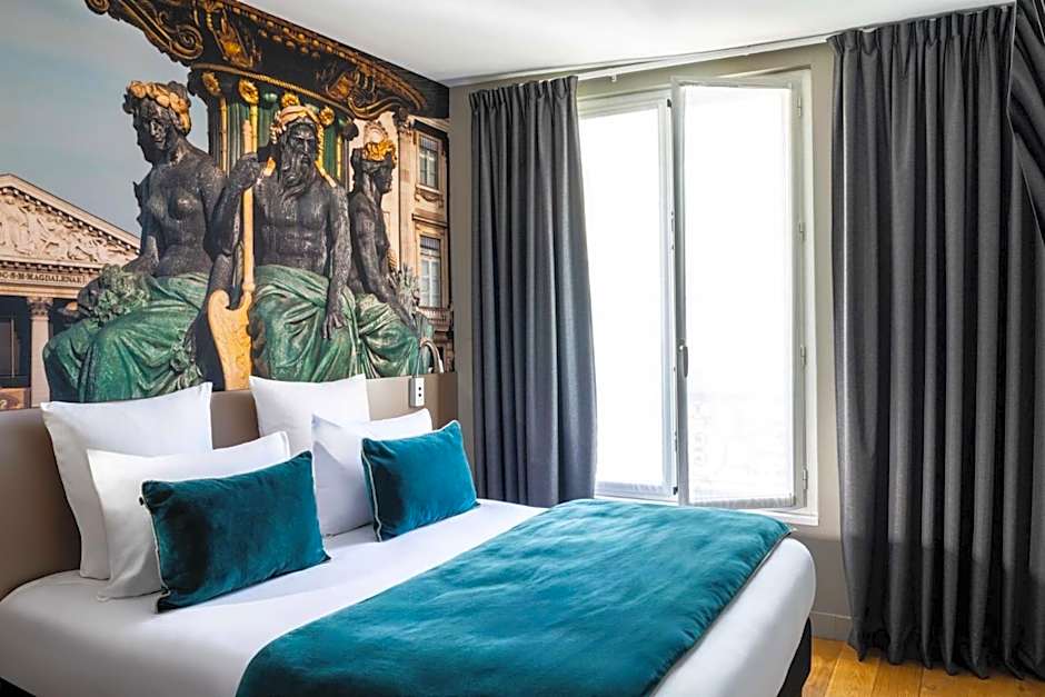 Midnight Hotel Paris