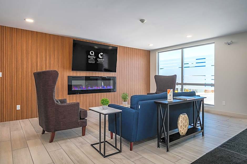 Comfort Suites Kingston Central