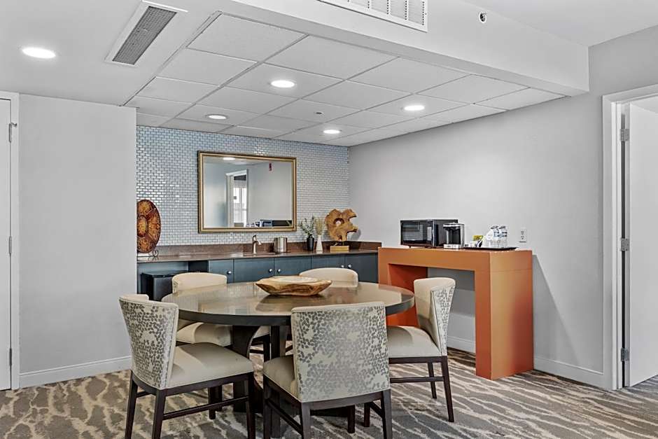 DoubleTree Suites by Hilton Hotel Huntsville South