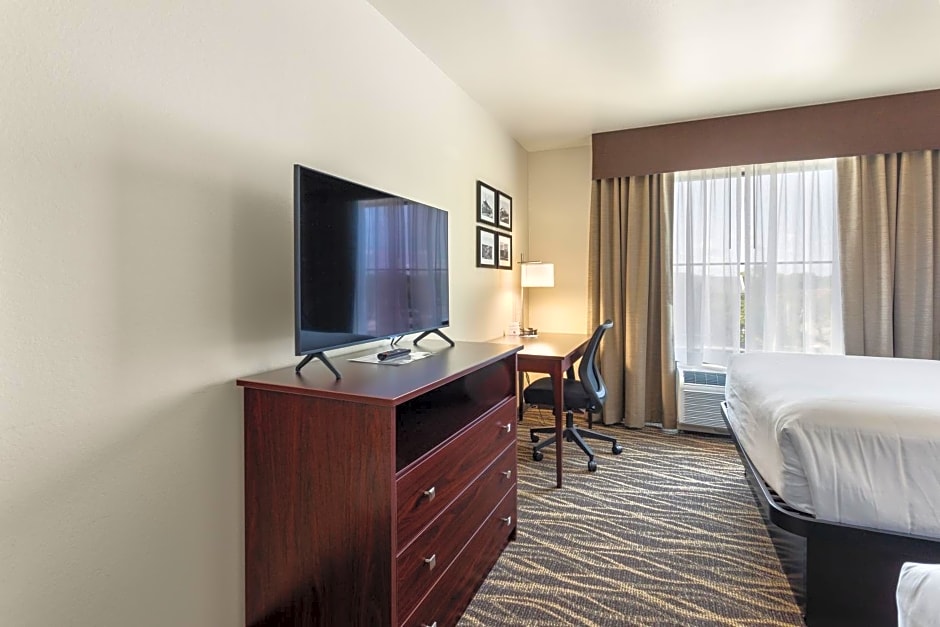 Cobblestone Hotel & Suites - De Pere