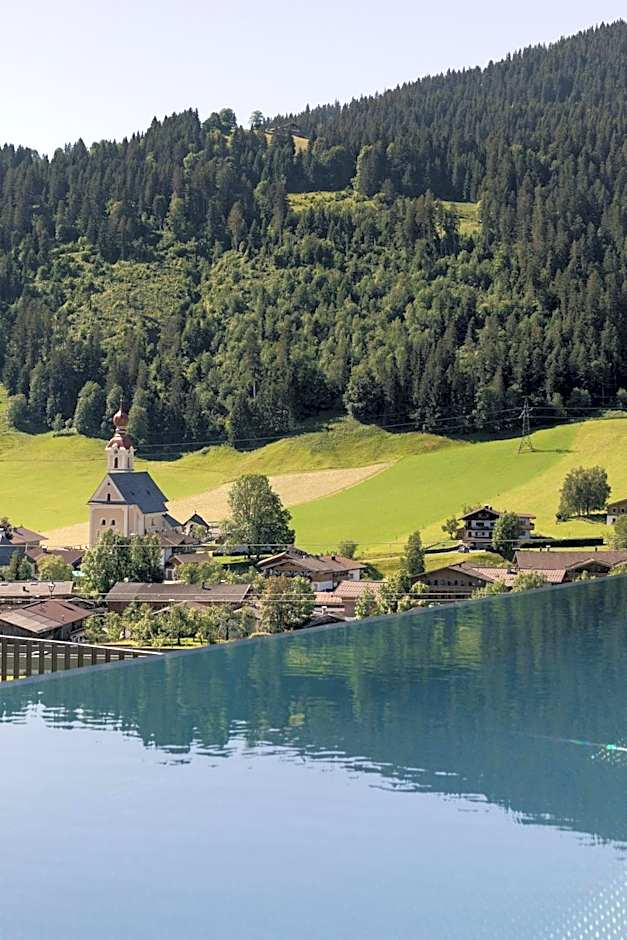 GOING TRIPLE A apartments EAST