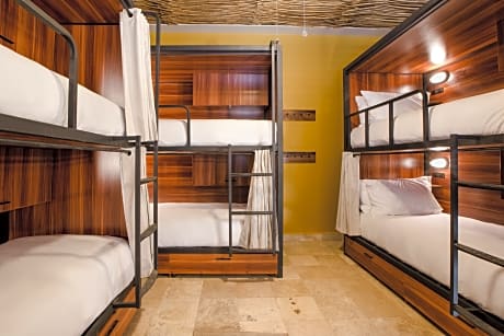 8 Bed Community Room