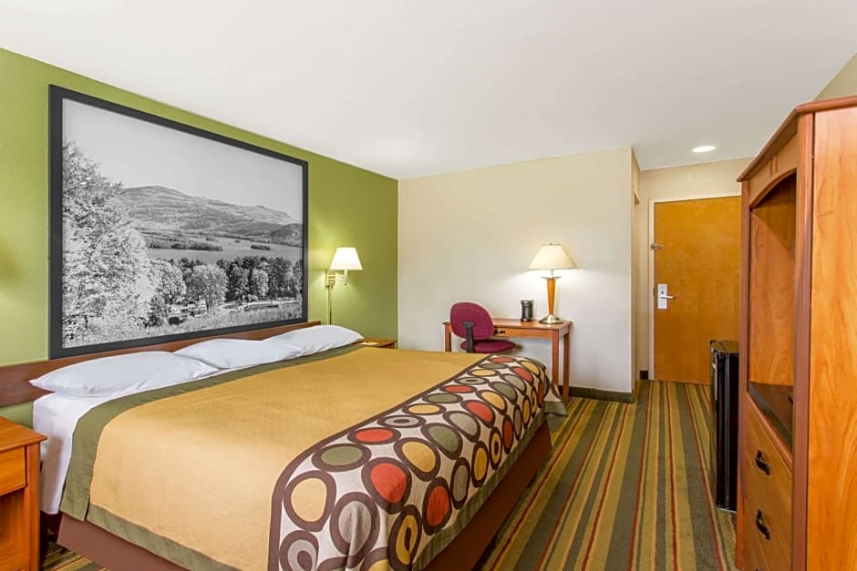 Super 8 by Wyndham Bedford