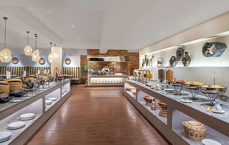 Holiday Inn and Suites Batangas Limapark By IHG