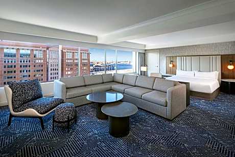 Premium Suite, Club lounge access, Suite, 1 King, Sofa bed