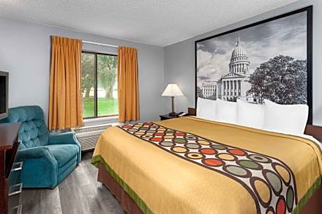 One-Bedroom King Suite - Non-Smoking