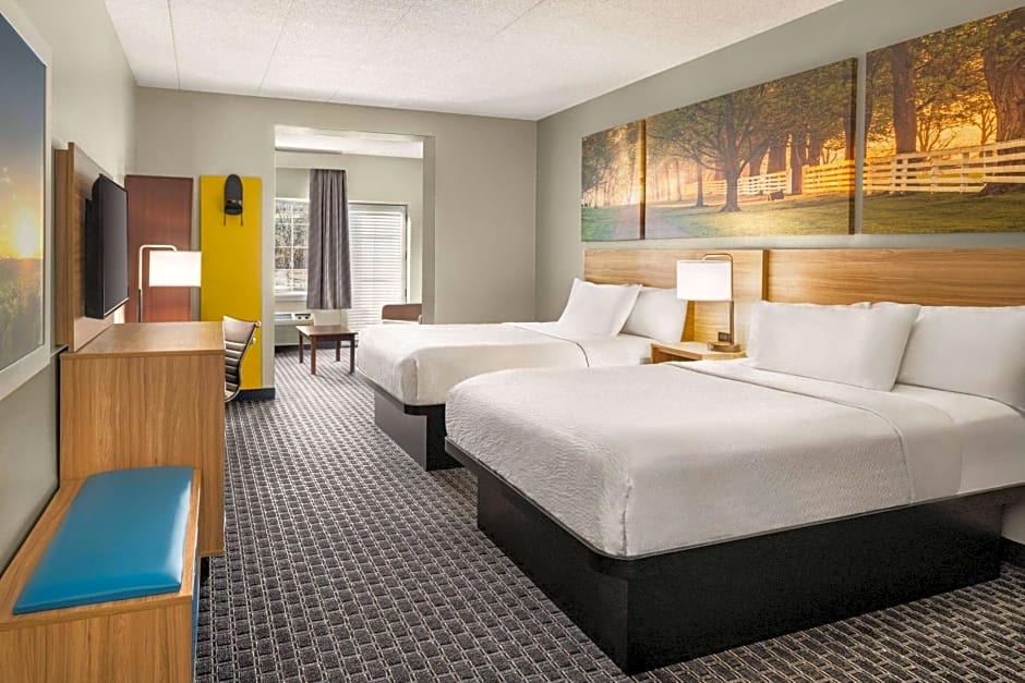 Days Inn & Suites by Wyndham Lancaster Amish Country