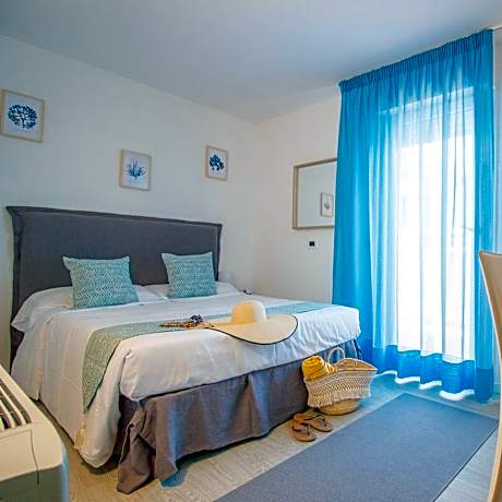 Comfort Double Room with Lateral Sea View