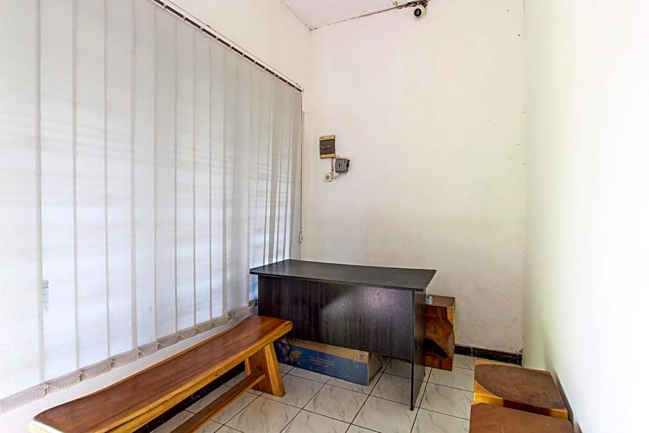 SPOT ON 91521 Mayong Guesthouse