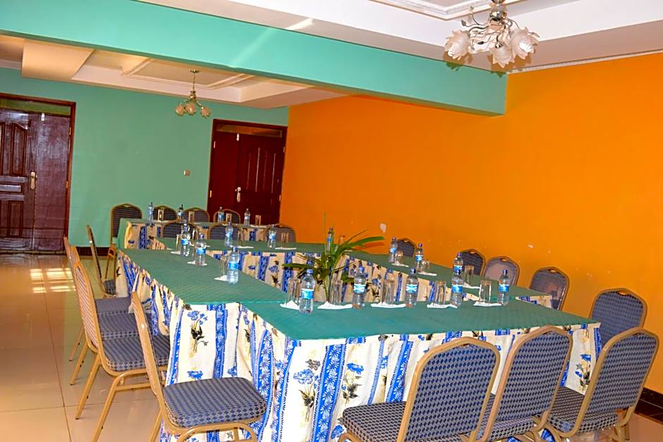 Savannah Paradise Hotel