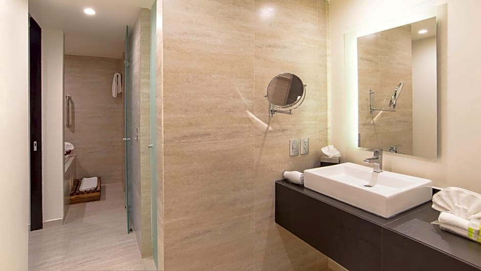 Holiday Inn Mexico Dali Airport by IHG