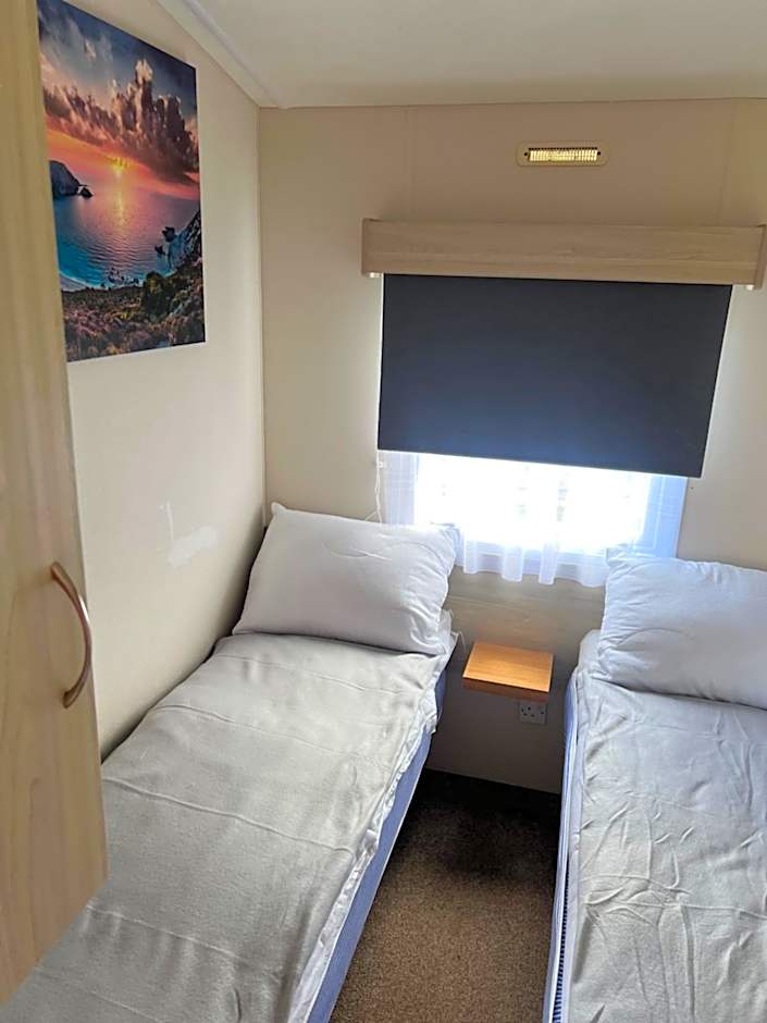 Lyons Robin Hood , Rhyl