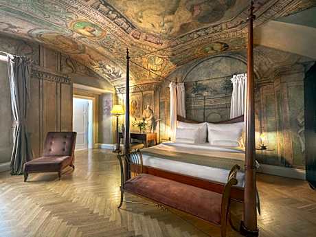 Full Fresco Baroque King Room