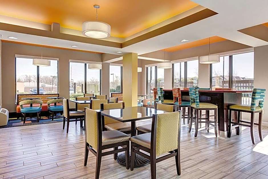 La Quinta Inn & Suites by Wyndham Jackson North