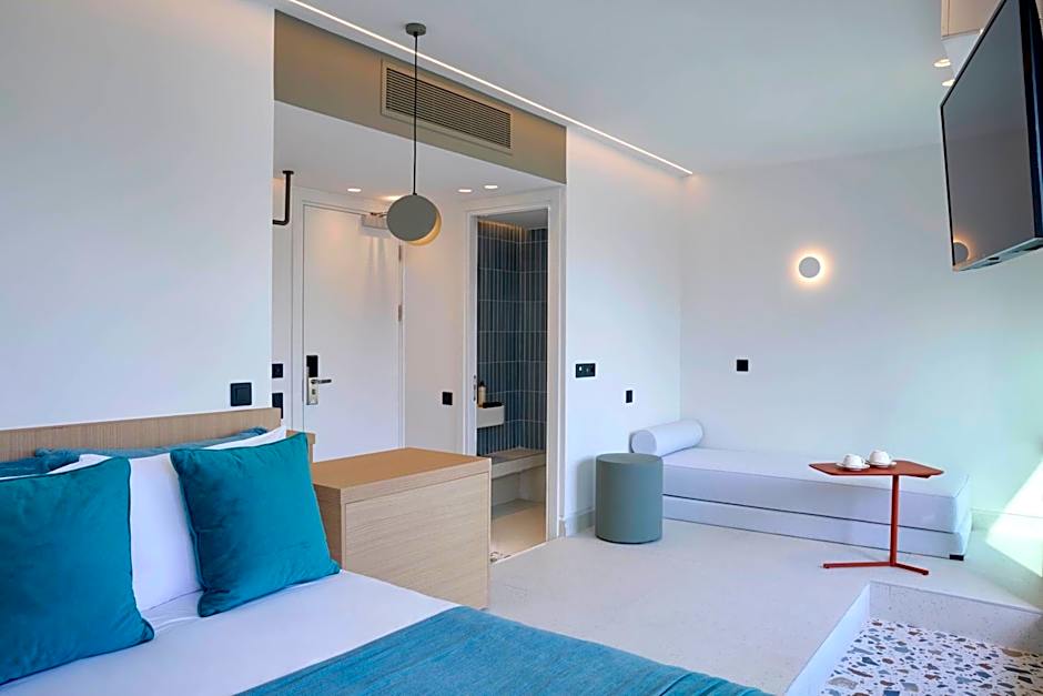 Twinn Downtown Piraeus, Santikos Collection