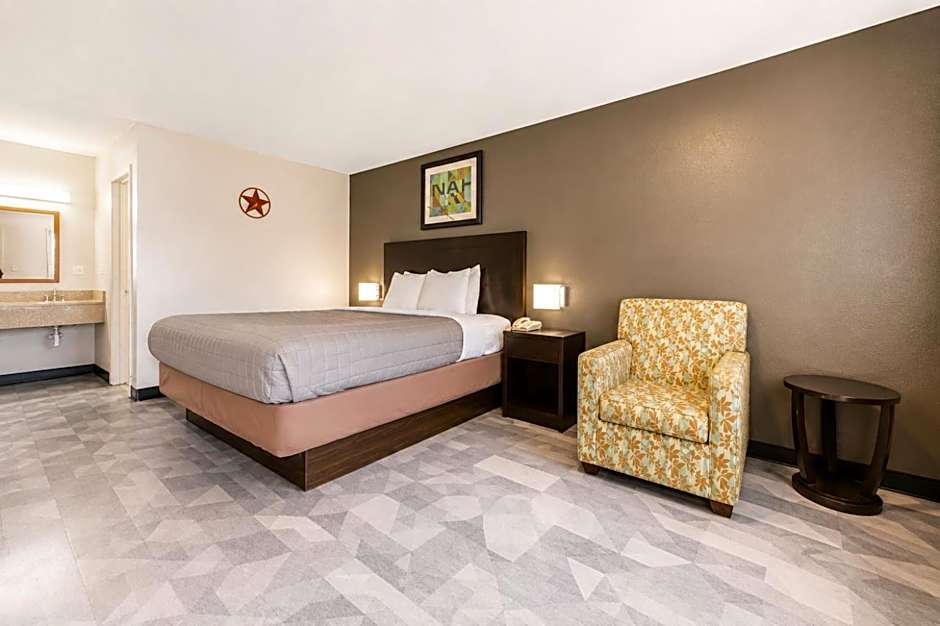 Freer Executive inn and Studios