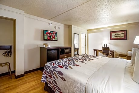 Deluxe 1 King Bed Non-Smoking