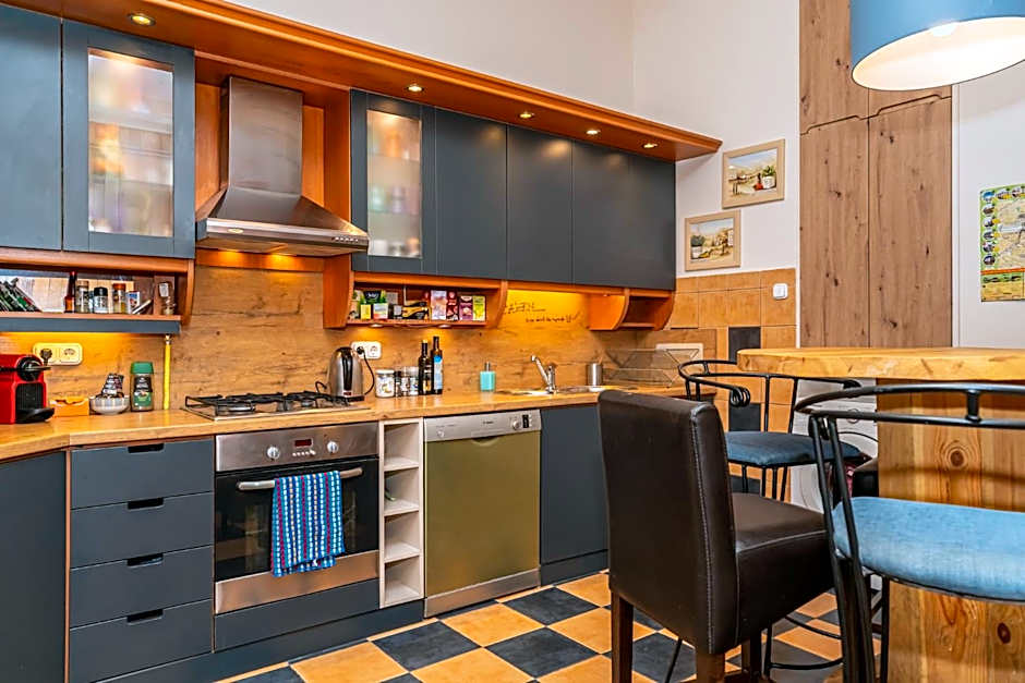 Acacia Private Rooms & Studios