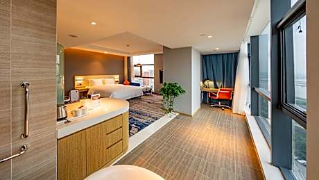 1 King Standard River Vw Extra FL Space