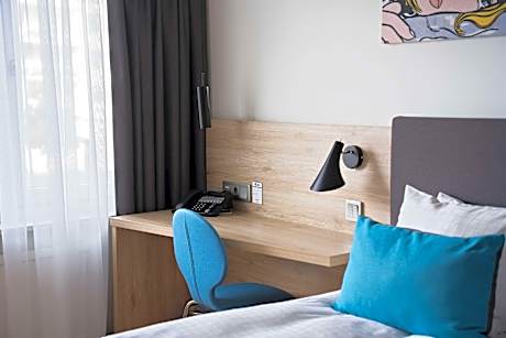 2 Single Beds, Non-Smoking, Standard Room, Free Internet, Full Breakfast