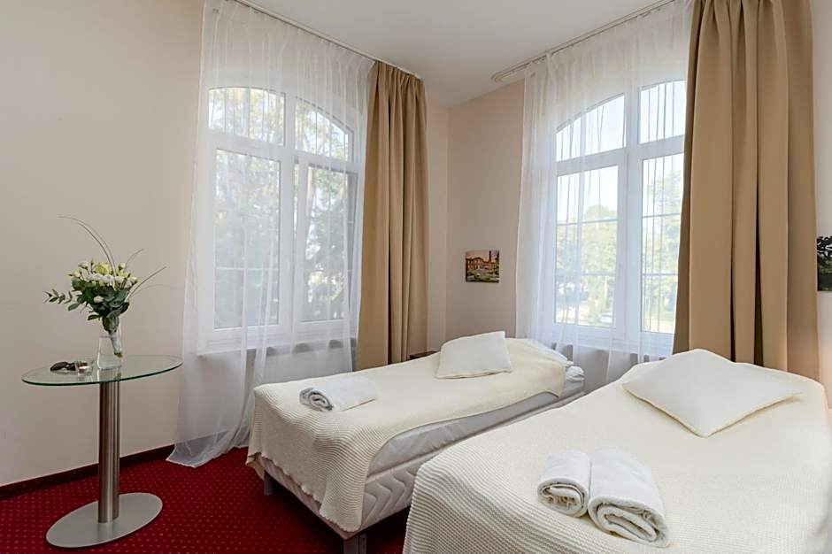 Modlin Palace