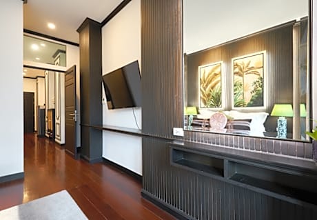 Winter Executive Suite with King Bed