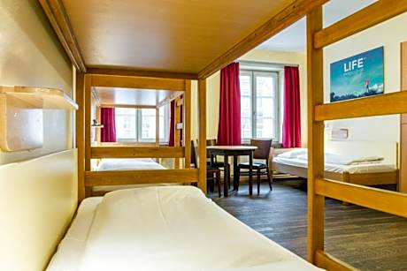 6 Bed Room with Shared Bathroom