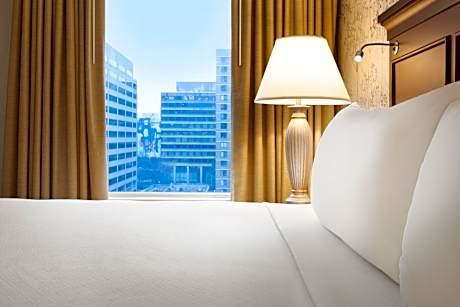 Suite - Mobility Access Roll in Shower/Non-Smoking