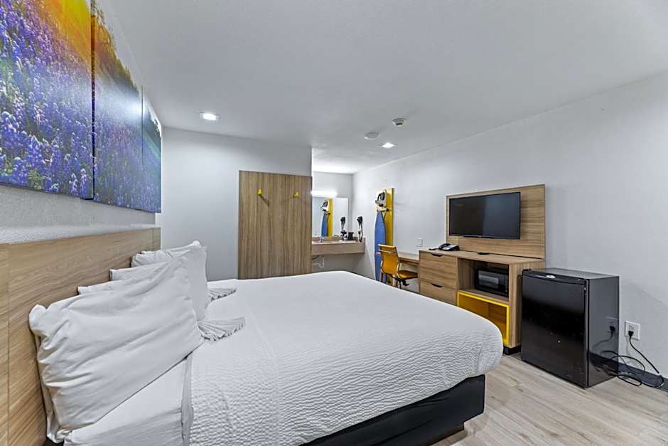 Days Inn by Wyndham McKinney